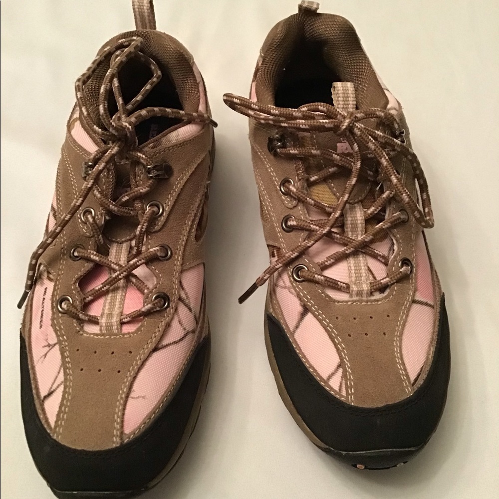 Realtree girl hiking shoes. Pink Camo. Size 9